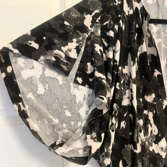 NWT Norma Kamali Obie abstract print size large - Picture 3 of 5